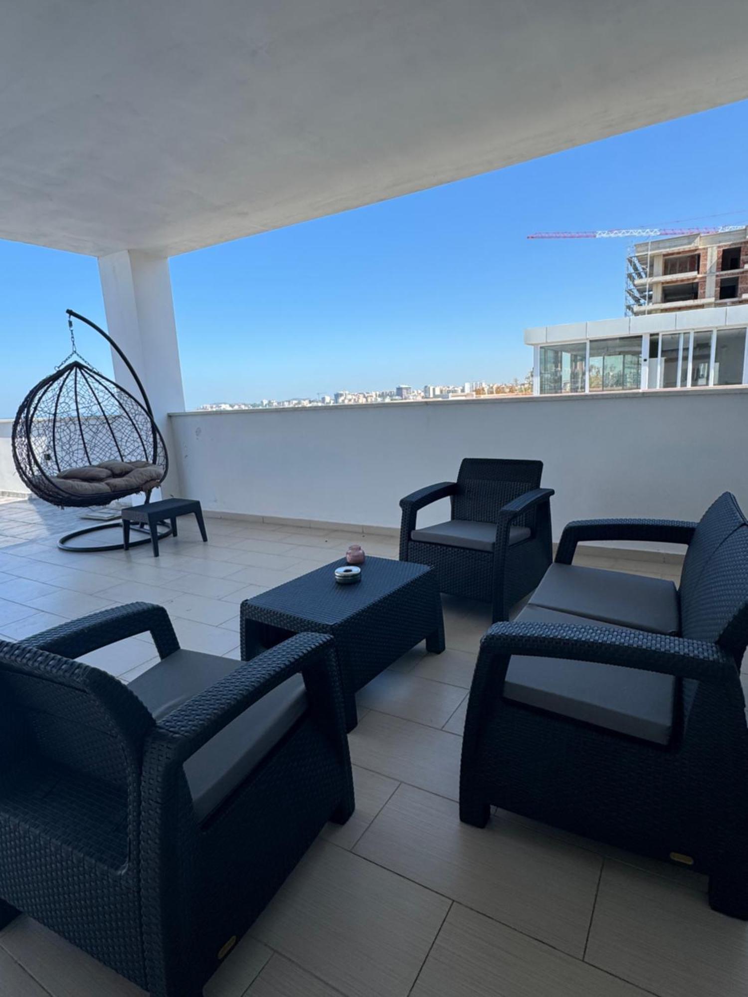 Lovely And Spacious 2-bed In Great Location Appartamento Vlorë